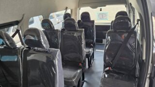 【福岡県】新車ハイエース10人乗り全席ビニール張り施工|送迎車・介護施設・法人車両の防汚対策