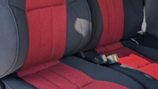 【R30スカイラインRSターボ施工例】フロントシートを純正風に張替え|ウレタン修理も実施