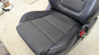 MAZDA CX-5|革が硬化して割れた座面を合皮レザーで張替え|全国発送対応